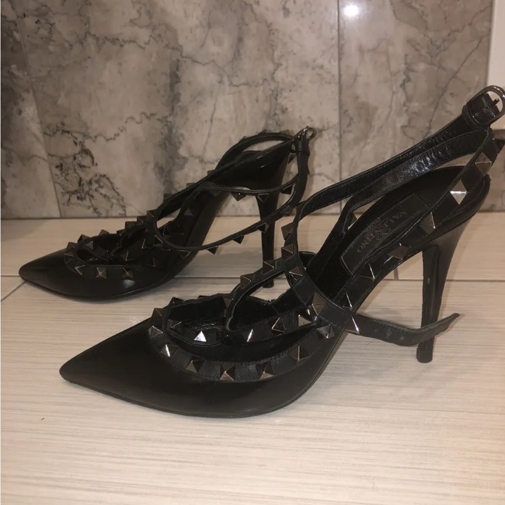 SOLD‼️ Valentino patent leather rockstud 37.5